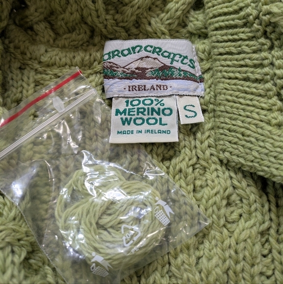 Aran Crafts green 100% merino wool cable knit button up cardigan sweater S - Picture 7 of 8